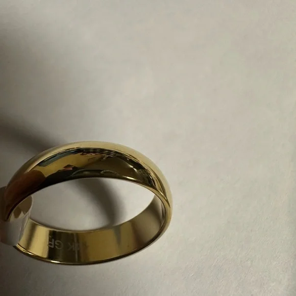 14k Yellow Gold filled Stackable 7mm Ring Wedding Band - Picture 2 of 2